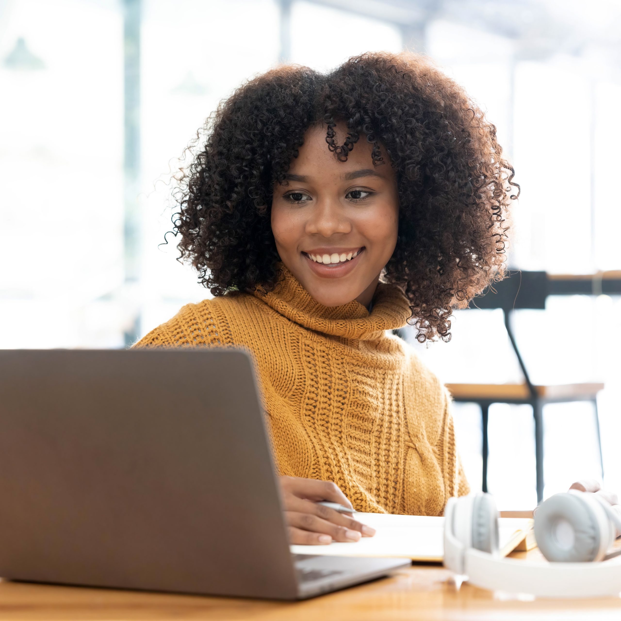 A Mississippi woman searching on her laptop "How Does the Abortion Pill Work?"